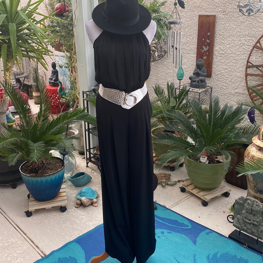 🖤🖤2 PIECE BLACK PLEATED WIDE LEGGED-N-SLEEVELESS TOP🖤🖤